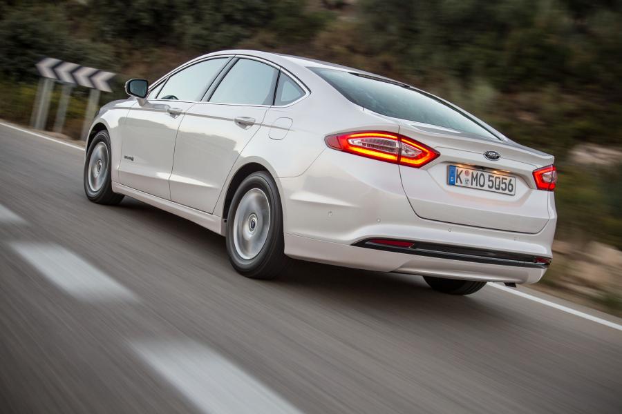  Ford Mondeo Hybrid Sedan 2014 года  (фото 13 из 19)